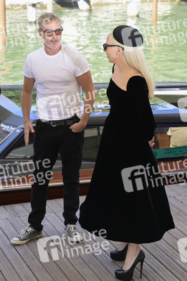 Ankunft von Todd Phillips, Lady Gaga und Joaquin Phoenix am Palazzo del Cinema, Internationale Filmfestspiele von Venedig 2024