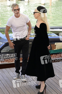 Ankunft von Todd Phillips, Lady Gaga und Joaquin Phoenix am Palazzo del Cinema, Internationale Filmfestspiele von Venedig 2024