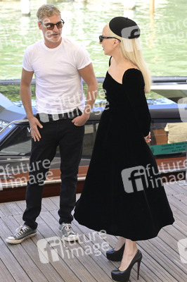Ankunft von Todd Phillips, Lady Gaga und Joaquin Phoenix am Palazzo del Cinema, Internationale Filmfestspiele von Venedig 2024