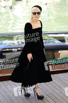 Ankunft von Todd Phillips, Lady Gaga und Joaquin Phoenix am Palazzo del Cinema, Internationale Filmfestspiele von Venedig 2024