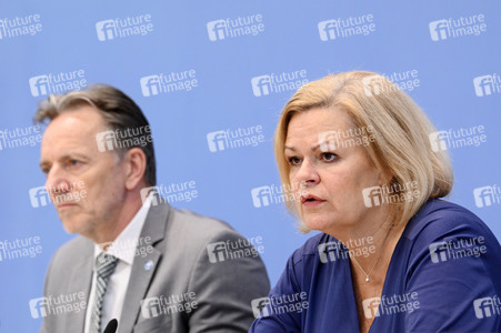 Bundespressekonferenz Bundeslagebild zur Organisierten Kriminalität 2023 in Berlin