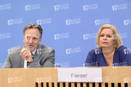 Bundespressekonferenz Bundeslagebild zur Organisierten Kriminalität 2023 in Berlin