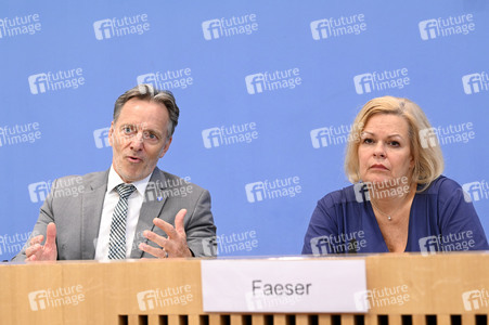 Bundespressekonferenz Bundeslagebild zur Organisierten Kriminalität 2023 in Berlin