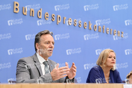 Bundespressekonferenz Bundeslagebild zur Organisierten Kriminalität 2023 in Berlin