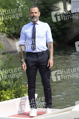 Ankunft von Katia Pedrotti und Ascanio Pacelli am Hotel Excelsior, Internationale Filmfestspiele von Venedig 2024