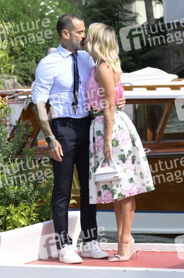 Ankunft von Katia Pedrotti und Ascanio Pacelli am Hotel Excelsior, Internationale Filmfestspiele von Venedig 2024