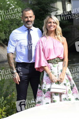 Ankunft von Katia Pedrotti und Ascanio Pacelli am Hotel Excelsior, Internationale Filmfestspiele von Venedig 2024