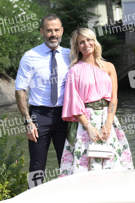 Ankunft von Katia Pedrotti und Ascanio Pacelli am Hotel Excelsior, Internationale Filmfestspiele von Venedig 2024