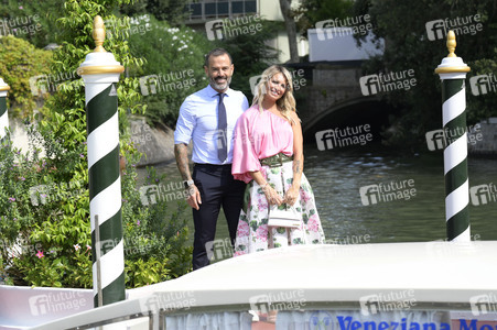 Ankunft von Katia Pedrotti und Ascanio Pacelli am Hotel Excelsior, Internationale Filmfestspiele von Venedig 2024