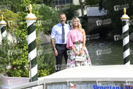 Ankunft von Katia Pedrotti und Ascanio Pacelli am Hotel Excelsior, Internationale Filmfestspiele von Venedig 2024