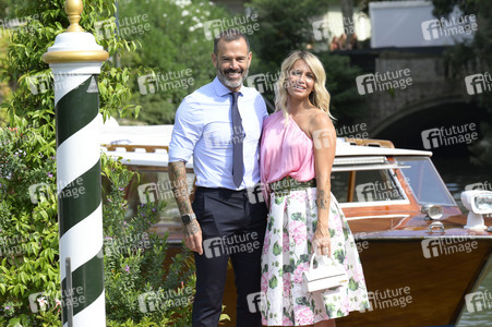 Ankunft von Katia Pedrotti und Ascanio Pacelli am Hotel Excelsior, Internationale Filmfestspiele von Venedig 2024