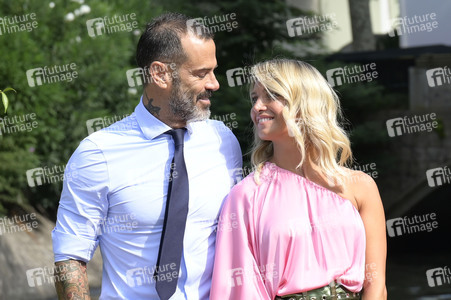 Ankunft von Katia Pedrotti und Ascanio Pacelli am Hotel Excelsior, Internationale Filmfestspiele von Venedig 2024