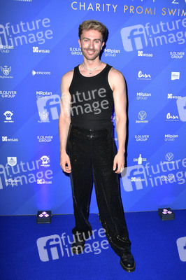 Charity Promi Swim Event 2024 in Berlin