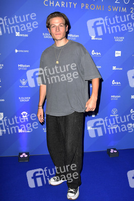 Charity Promi Swim Event 2024 in Berlin