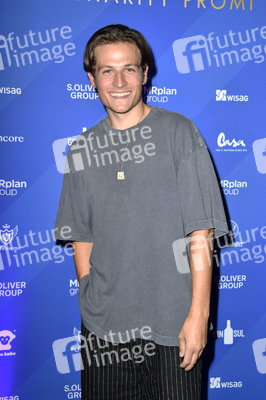 Charity Promi Swim Event 2024 in Berlin