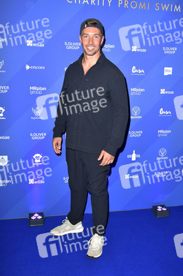 Charity Promi Swim Event 2024 in Berlin