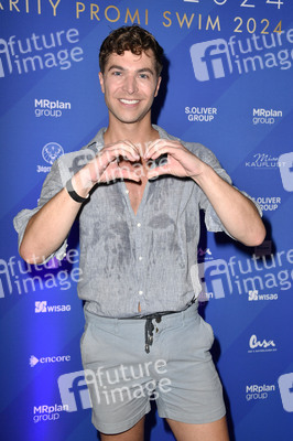 Charity Promi Swim Event 2024 in Berlin