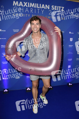 Charity Promi Swim Event 2024 in Berlin