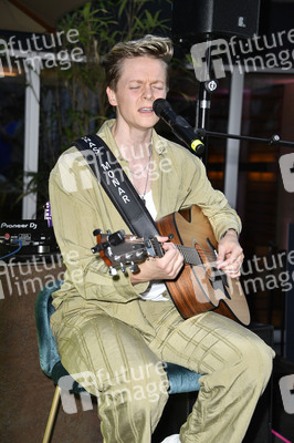 Charity Promi Swim Event 2024 in Berlin