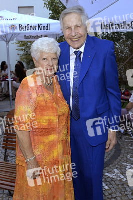 Theaterpremiere 'Stasi, Stress und Stolperfallen' in Berlin