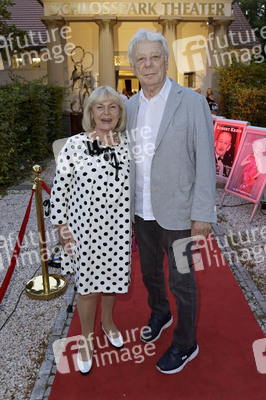 Theaterpremiere 'Stasi, Stress und Stolperfallen' in Berlin