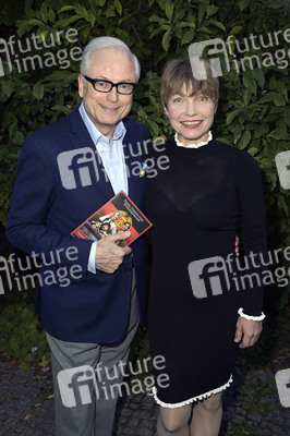 Theaterpremiere 'Stasi, Stress und Stolperfallen' in Berlin