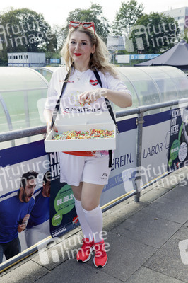 Benefiz-Fußballspiel 'Kicken mit Herz' 2024 in Hamburg