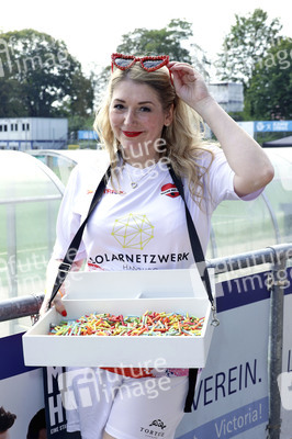 Benefiz-Fußballspiel 'Kicken mit Herz' 2024 in Hamburg