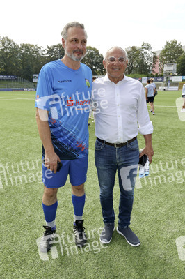 Benefiz-Fußballspiel 'Kicken mit Herz' 2024 in Hamburg