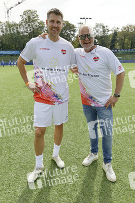 Benefiz-Fußballspiel 'Kicken mit Herz' 2024 in Hamburg