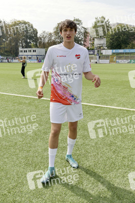 Benefiz-Fußballspiel 'Kicken mit Herz' 2024 in Hamburg