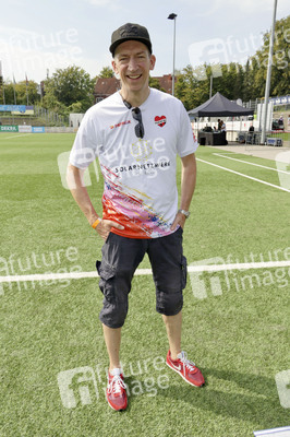 Benefiz-Fußballspiel 'Kicken mit Herz' 2024 in Hamburg