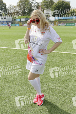 Benefiz-Fußballspiel 'Kicken mit Herz' 2024 in Hamburg