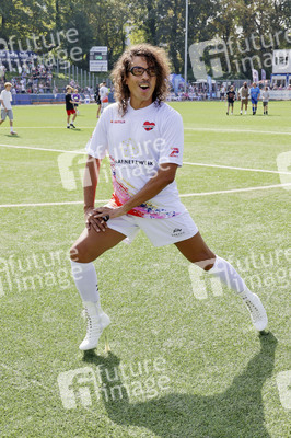 Benefiz-Fußballspiel 'Kicken mit Herz' 2024 in Hamburg