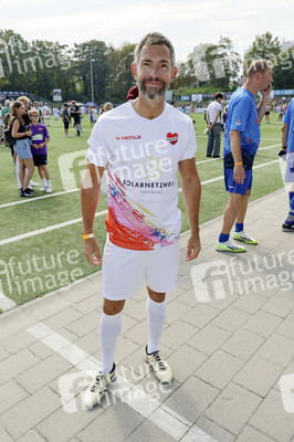 Benefiz-Fußballspiel 'Kicken mit Herz' 2024 in Hamburg