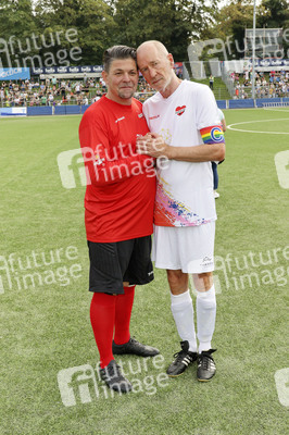 Benefiz-Fußballspiel 'Kicken mit Herz' 2024 in Hamburg