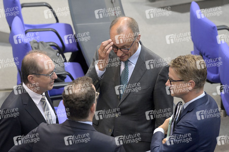 Feierstunde zum 75. Jahrestag der Konstituierung des ersten Deutschen Bundestages in Berlin