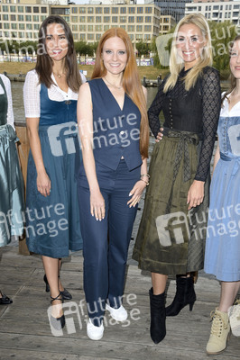 Fair Fashion Modenschau der Angermaier Greenline X Barbara Meier-Kollektion in Berlin