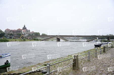 Eingestürzte Carolabrücke in Dresden