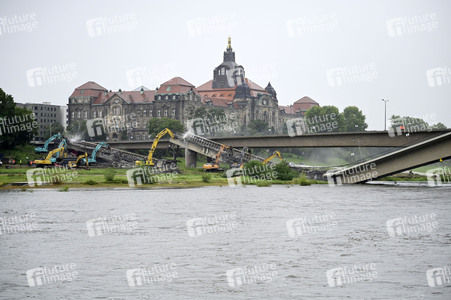 Eingestürzte Carolabrücke in Dresden