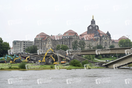 Eingestürzte Carolabrücke in Dresden