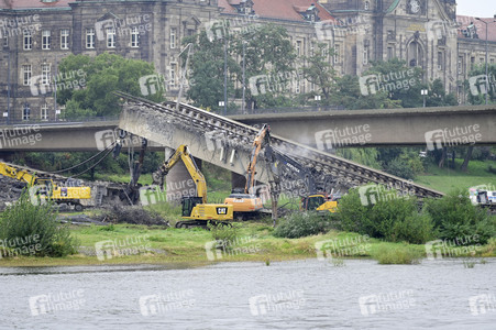 Eingestürzte Carolabrücke in Dresden