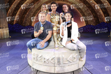 Medaillengewinner besuchen das Musical 'Hercules' in Hamburg