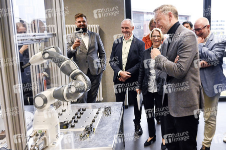 Christian Lindner zu Besuch im ABB-Ausbildungszentrum Berlin-Pankow