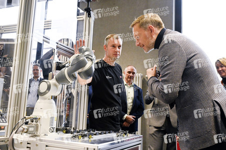Christian Lindner zu Besuch im ABB-Ausbildungszentrum Berlin-Pankow