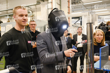 Christian Lindner zu Besuch im ABB-Ausbildungszentrum Berlin-Pankow