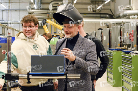 Christian Lindner zu Besuch im ABB-Ausbildungszentrum Berlin-Pankow