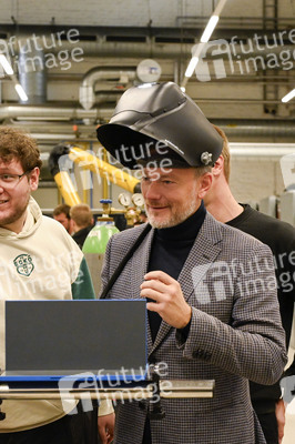 Christian Lindner zu Besuch im ABB-Ausbildungszentrum Berlin-Pankow