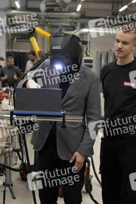 Christian Lindner zu Besuch im ABB-Ausbildungszentrum Berlin-Pankow