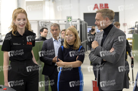 Christian Lindner zu Besuch im ABB-Ausbildungszentrum Berlin-Pankow